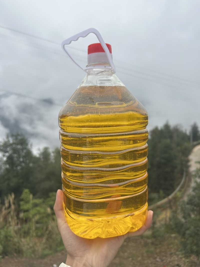 山茶油毛油，需要的老板可联系，还有很多库存，可上门看货