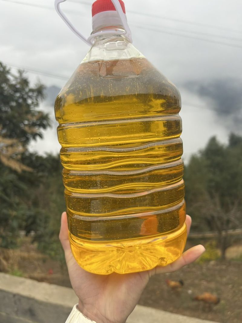 山茶油毛油，需要的老板可联系，还有很多库存，可上门看货