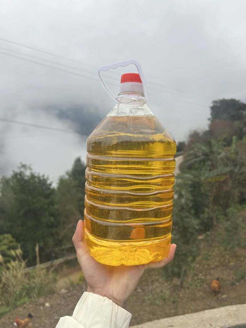 山茶油毛油，需要的老板可联系，还有很多库存，可上门看货