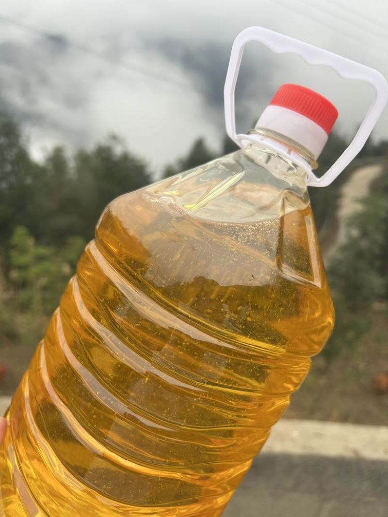 山茶油毛油，需要的老板可联系，还有很多库存，可上门看货