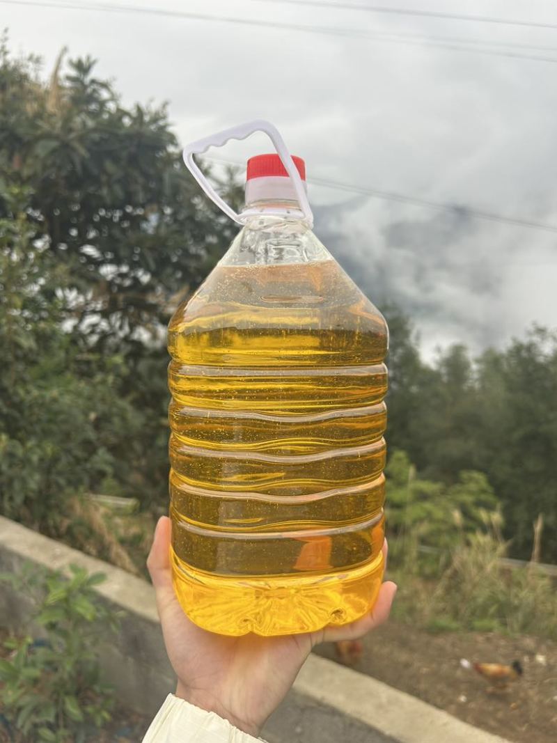 山茶油毛油，需要的老板可联系，还有很多库存，可上门看货
