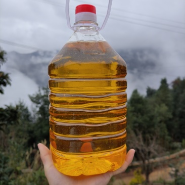 山茶油出售，还有很多囤货，需要的老板可以联系