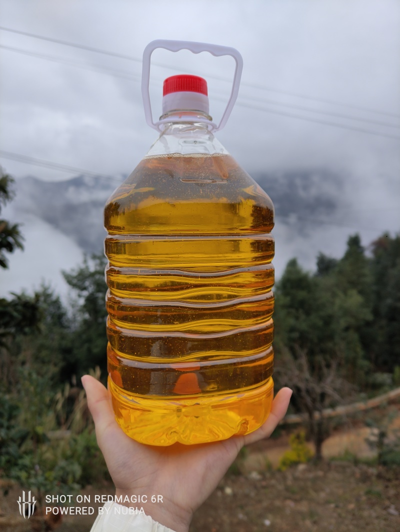 山茶油出售，还有很多囤货，需要的老板可以联系