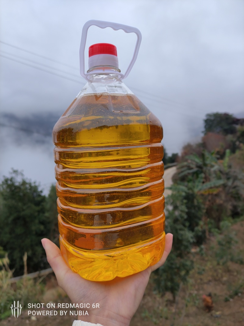 山茶油出售，还有很多囤货，需要的老板可以联系