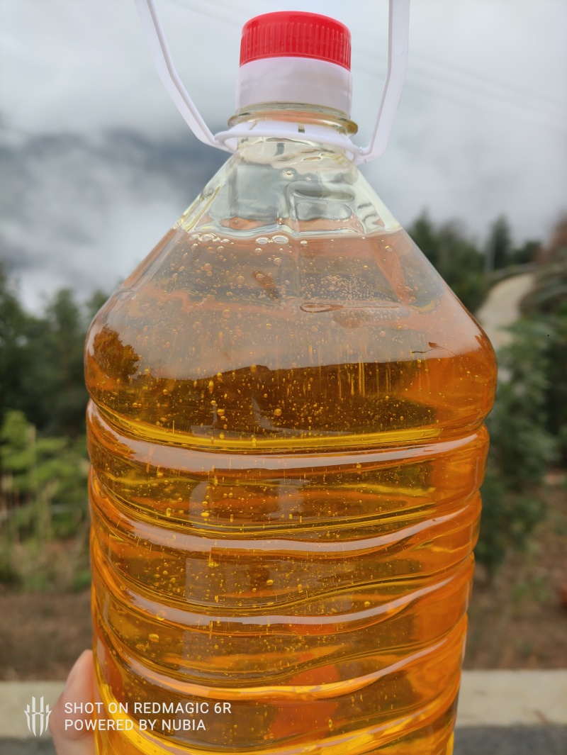 冷榨的山茶油，属于自产自销产品，原产地发货