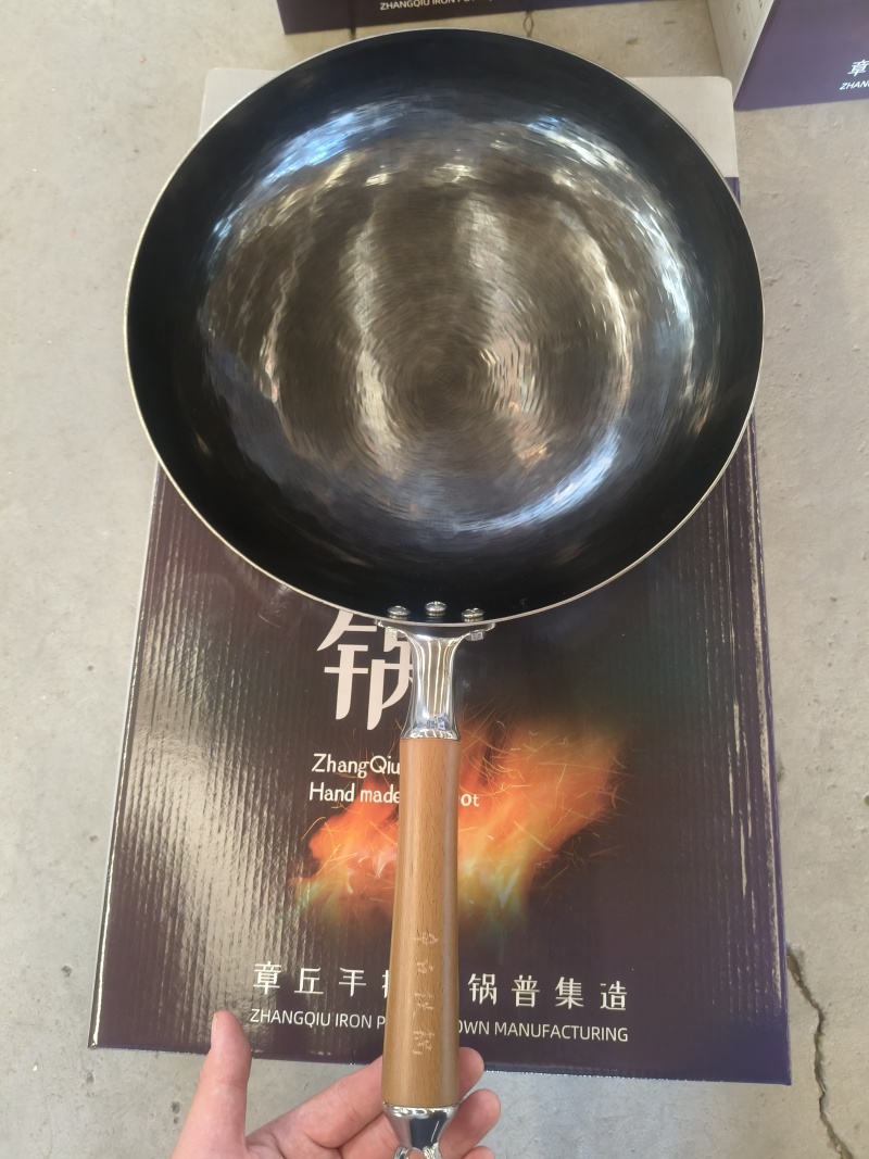 章丘铁锅源头厂家，各种铁锅炒锅都有，鱼鳞镜面锅欢迎详询