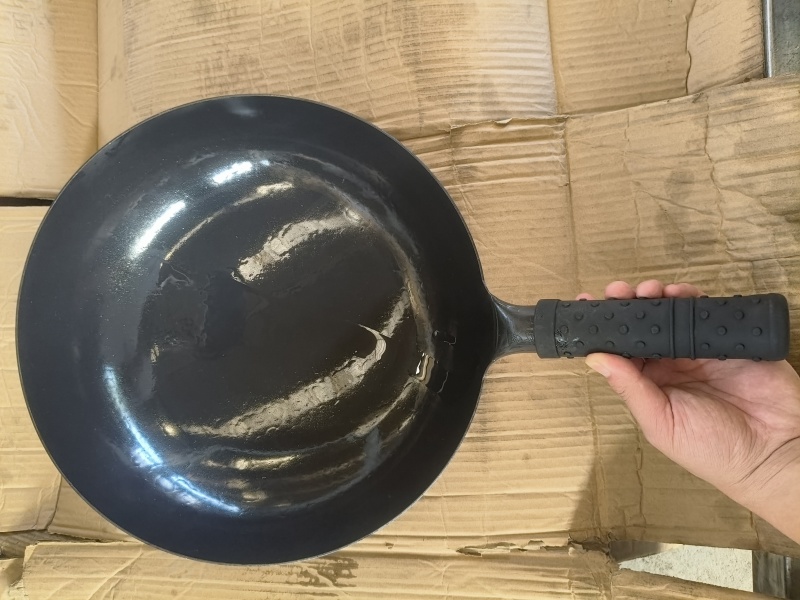 章丘铁锅源头厂家，各种铁锅炒锅都有，鱼鳞镜面锅欢迎详询