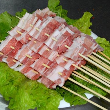 五花肉串成品串直接上炉烤，质量很好腾惠更多客户的选择全