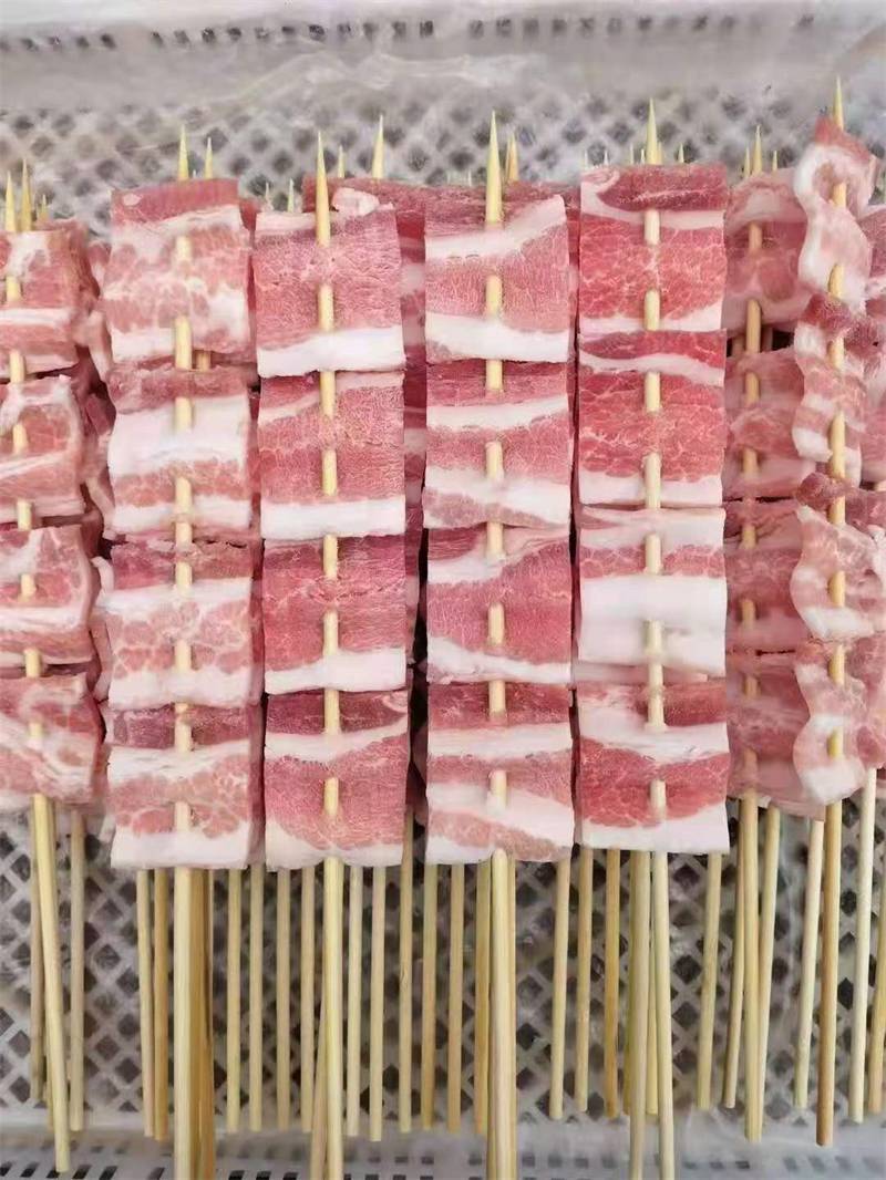五花肉串成品串直接上炉烤，质量很好腾惠更多客户的选择全