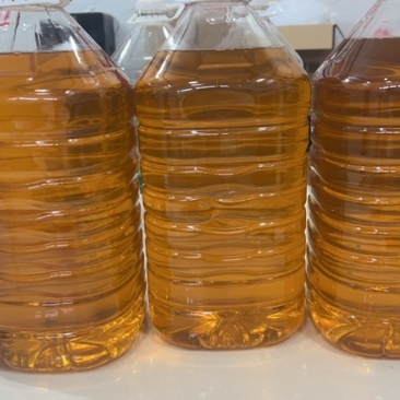 自己家榨的天然山茶油哦！24年广西百色多年的榨油坊