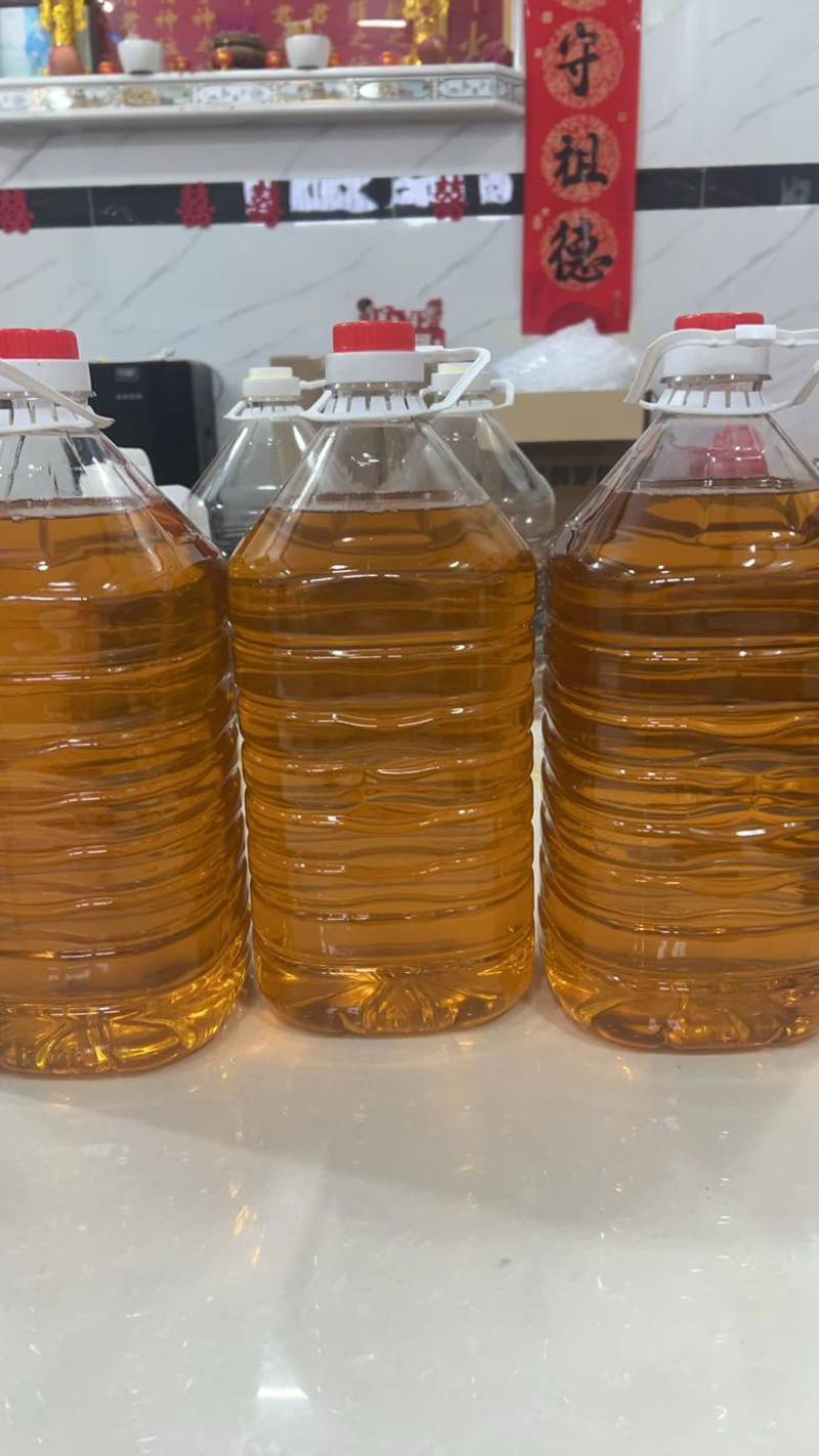 自己家榨的天然山茶油哦！24年广西百色多年的榨油坊