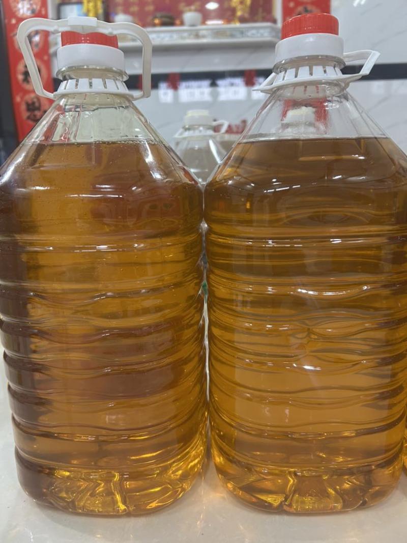 自己家榨的天然山茶油哦！24年广西百色多年的榨油坊