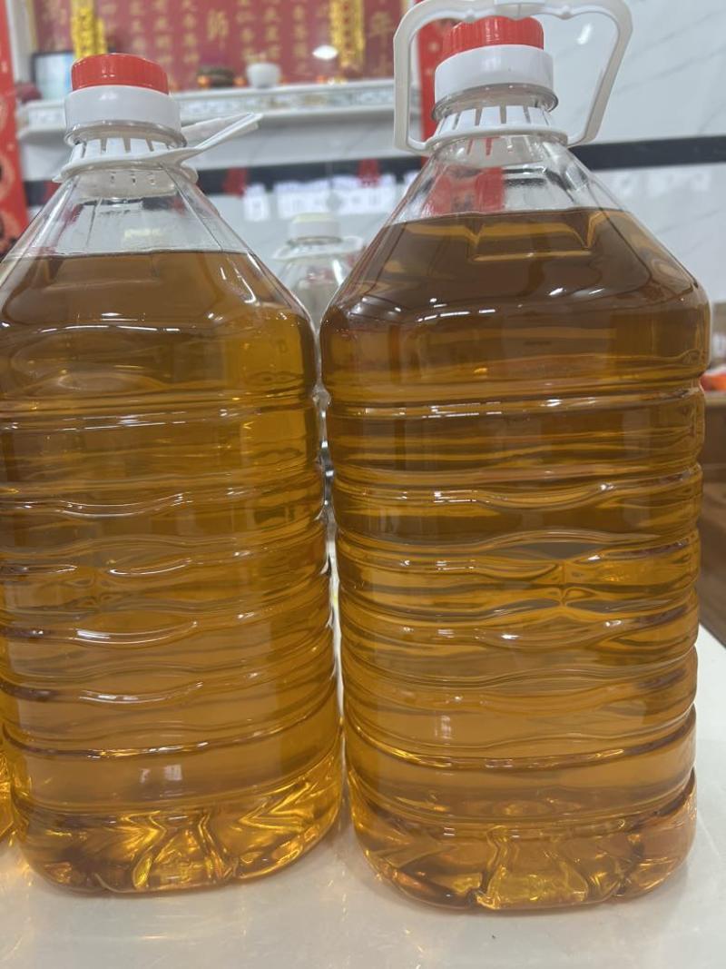 自己家榨的天然山茶油哦！24年广西百色多年的榨油坊