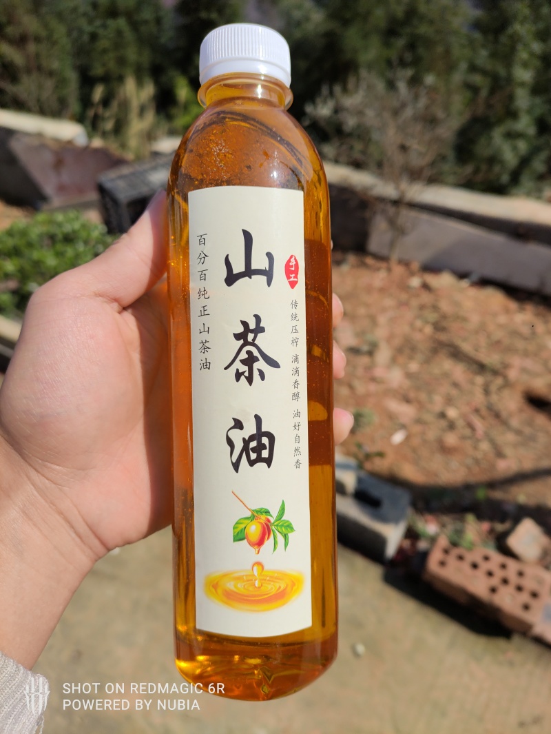 冷榨山茶油，家里的老人在山上摘的山茶籽，纯物理