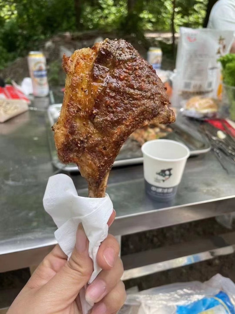 十二肋法式羊排:战斧羊排**没有擅味骨小肉大，鲜嫩