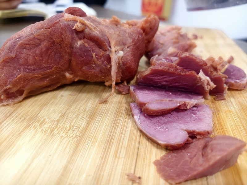 五香熟牛腱子肉，太好吃了，开袋即食！现场实拍试吃