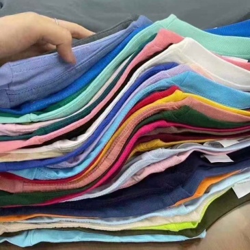 50000件左右，纯棉短袖，400件一份6.8元，图案多多