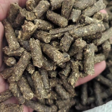 牛全价料花生秧颗粒