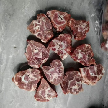 带肉羊脖骨切块​**价9元一斤​羊蝎子火锅首选
