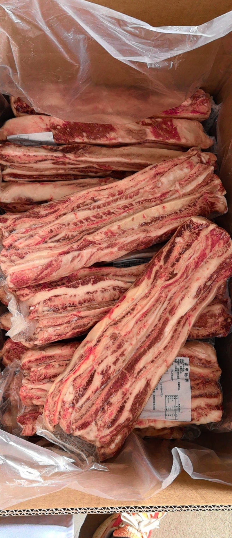 黑牛肋条和牛肋条