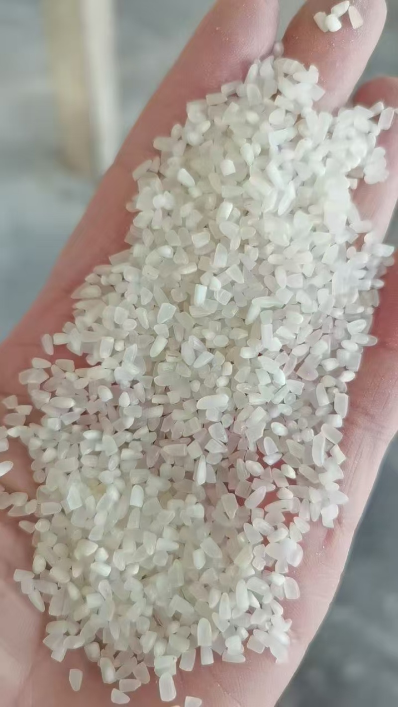 抛光中大碎米，食品级A级产品，现货200吨