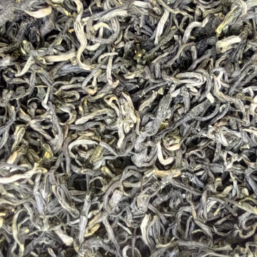 云南森林生态茶，无农药无化肥，回味甘甜，纯手工炒制绿茶。