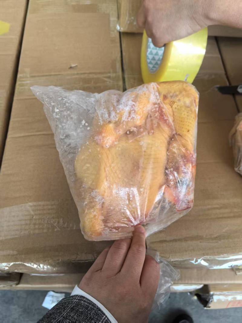 还有一车清远鸡，新货，生长周期是80-100天