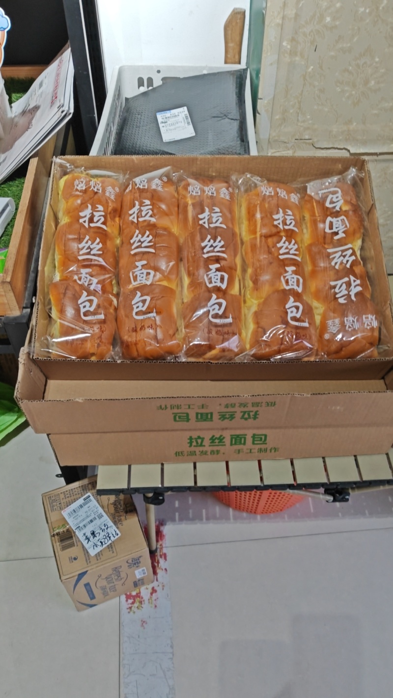 酸奶拉丝面包，一箱五包，每包468克，