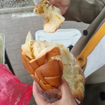 酸奶拉丝面包，一箱五包，每包468克，