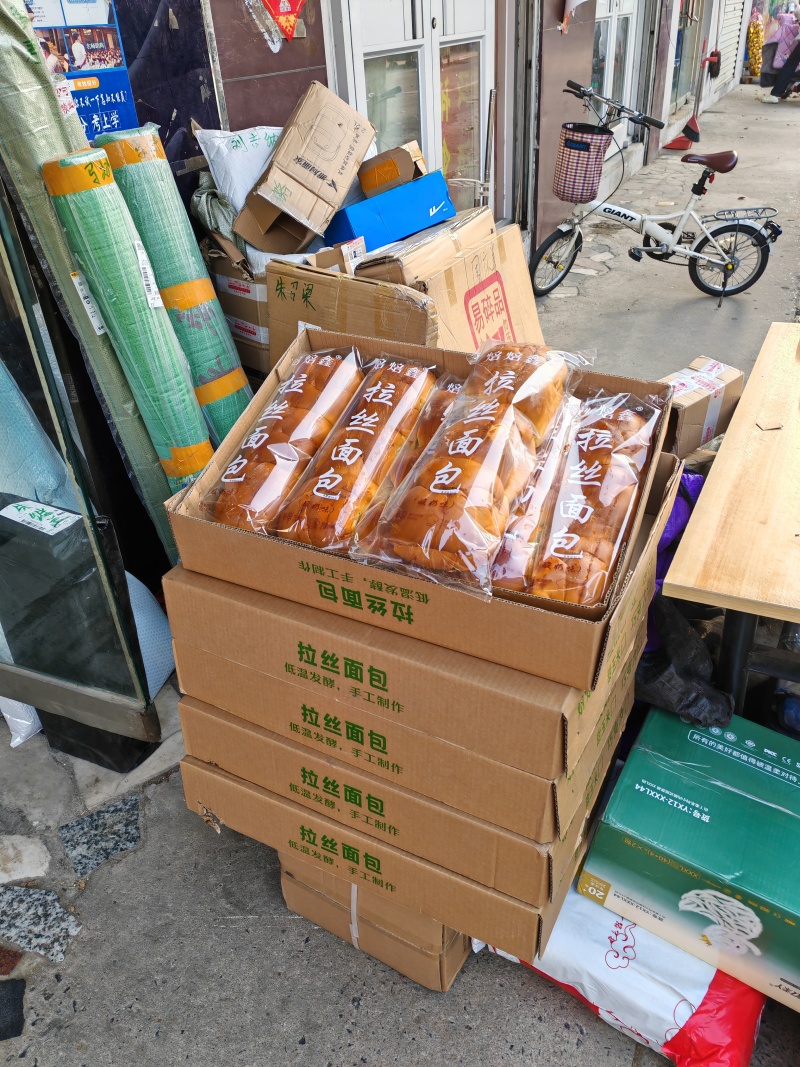酸奶拉丝面包，一箱五包，每包468克，