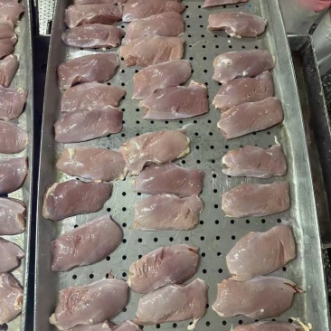 鸡胸肉大肉食鸡胸肉冰冻鸡胸肉品种齐全质量产量稳定手续齐全国物