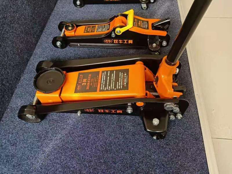 五金汽保工具批发千斤顶各种型号齐全2T2.5