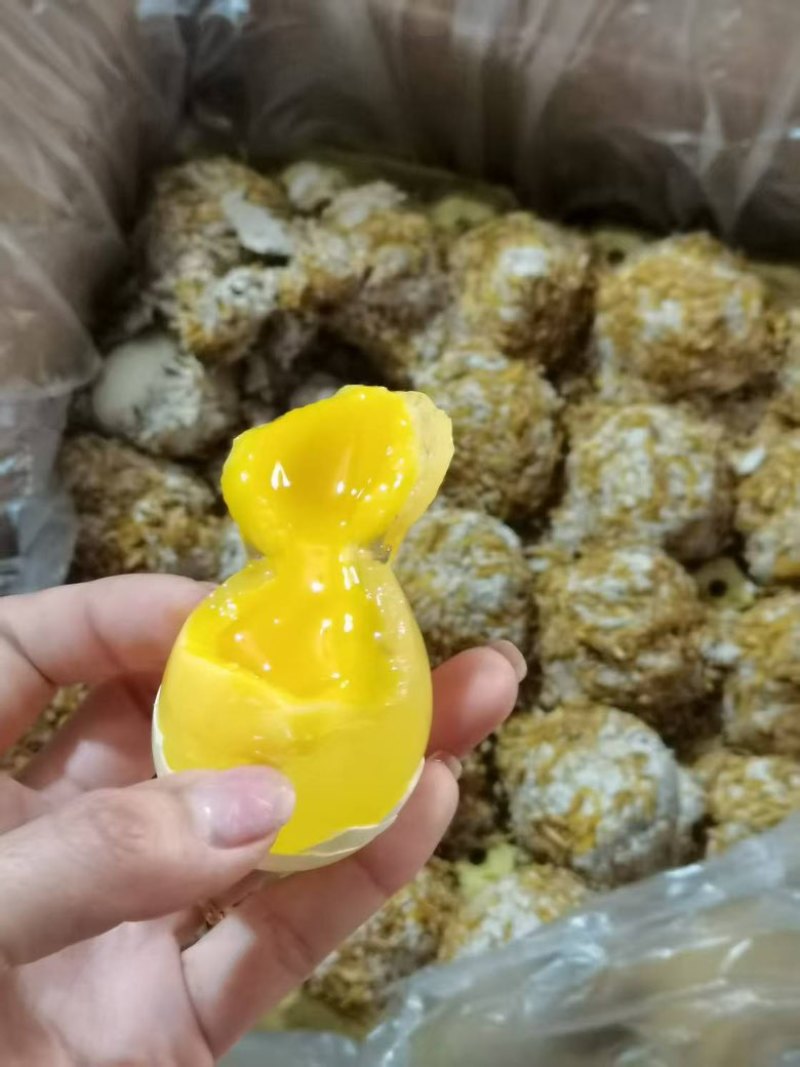 松花皮蛋，一件105个，个个白壳糖心，个头大，口感**
