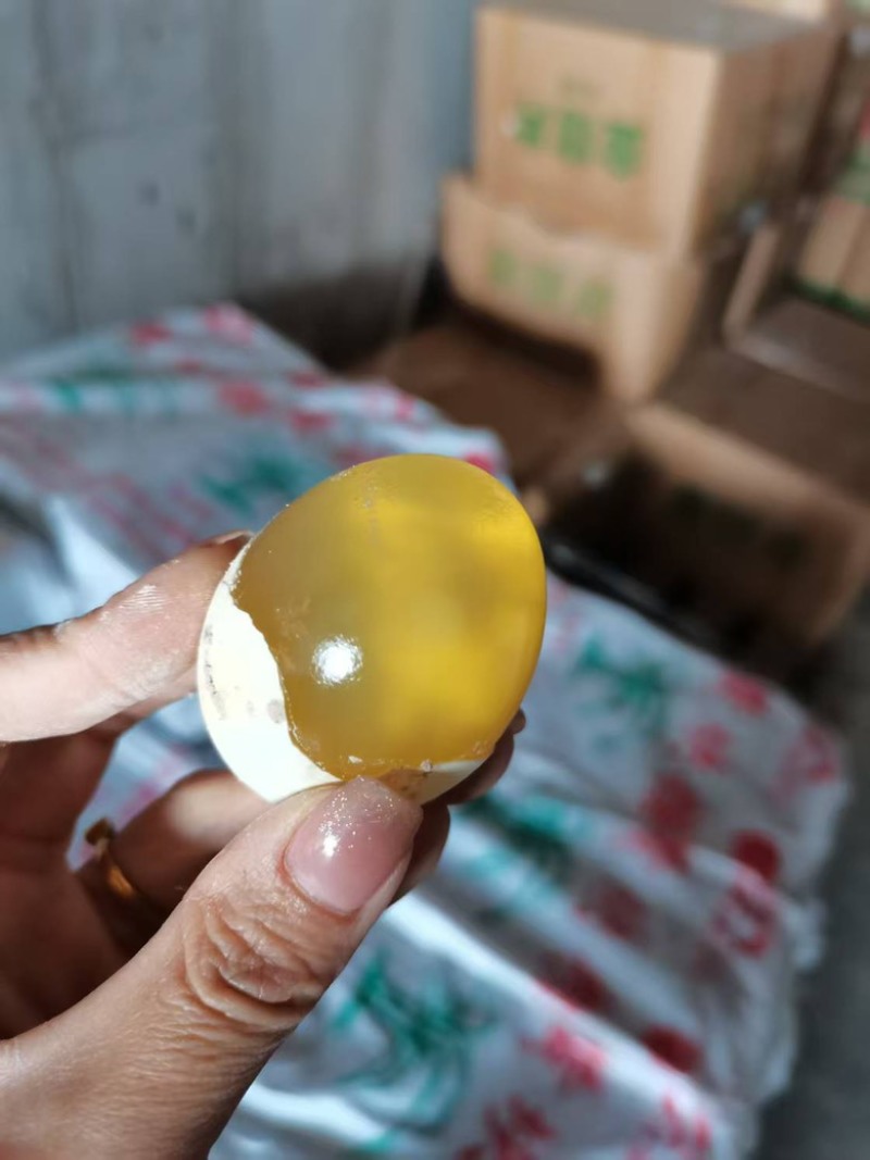 松花皮蛋，一件105个，个个白壳糖心，个头大，口感**