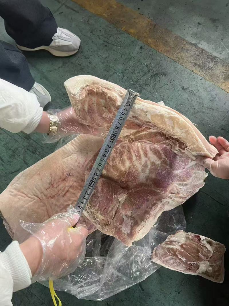 个人存货肥猪二级带皮五花还有3吨，临沂16500