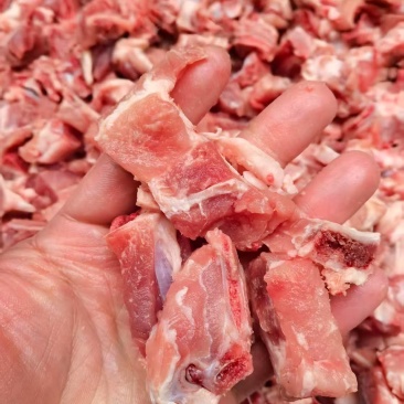 新鲜排骨粒8元，有需要联系