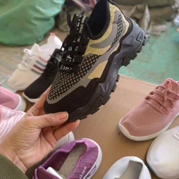 工厂倒闭，赔钱处理女士运动鞋现货6万双全部都是跑量款，6.5