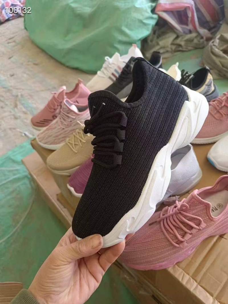 工厂倒闭，赔钱处理女士运动鞋现货6万双全部都是跑量款，6.5