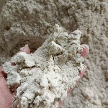 玉米油渣粉蛋白含量6-8个左右，脂肪8-10个左右