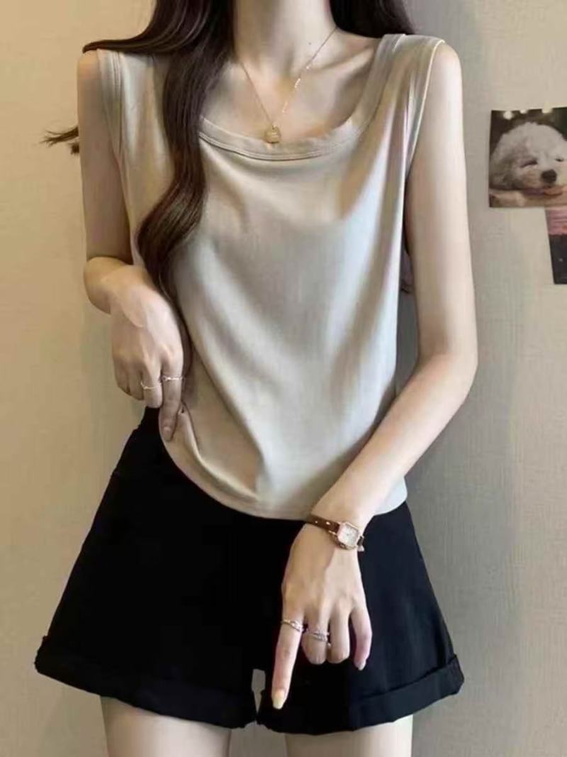 女士背心1500件左右，质量很好，3.5元**！！！
