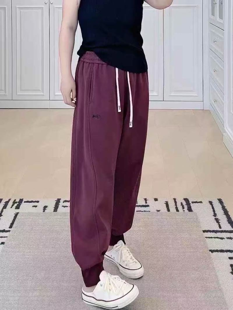 女士精品运动裤300件左右，质量很好，有4-5个款
