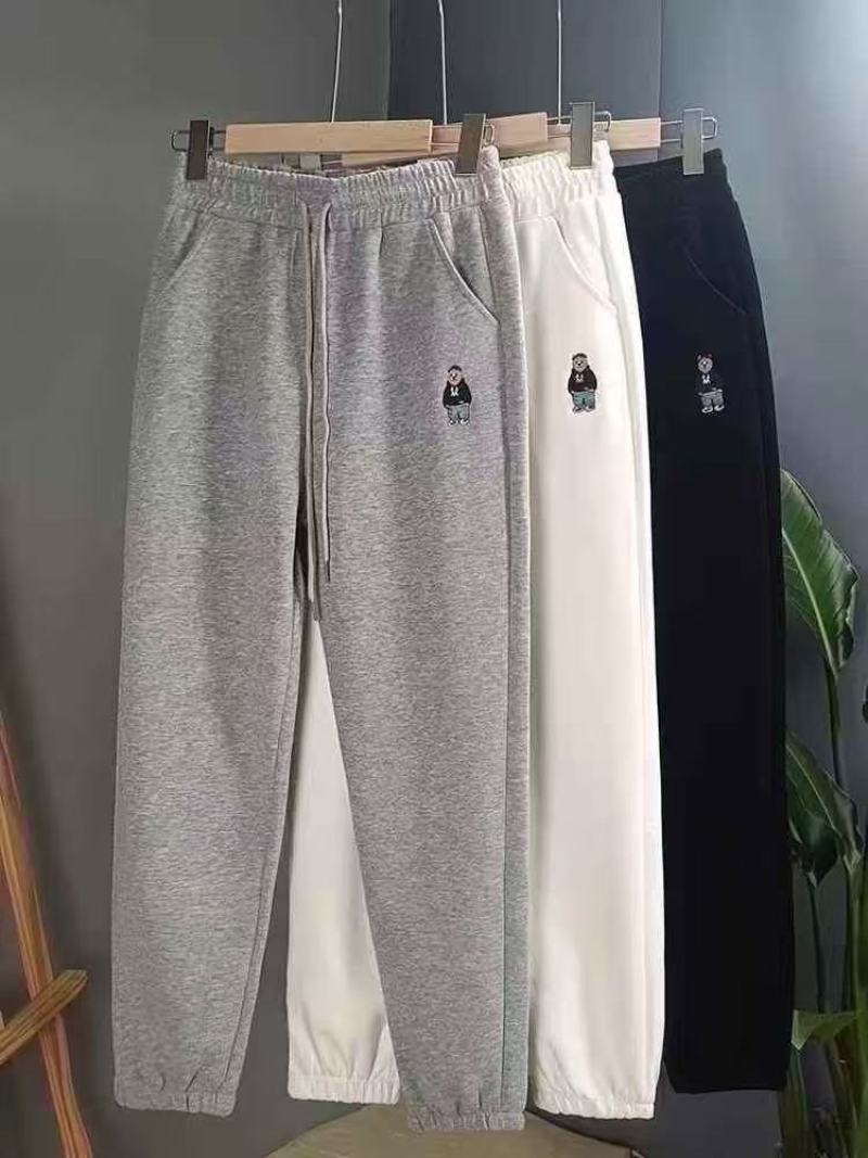女士精品运动裤300件左右，质量很好，有4-5个款