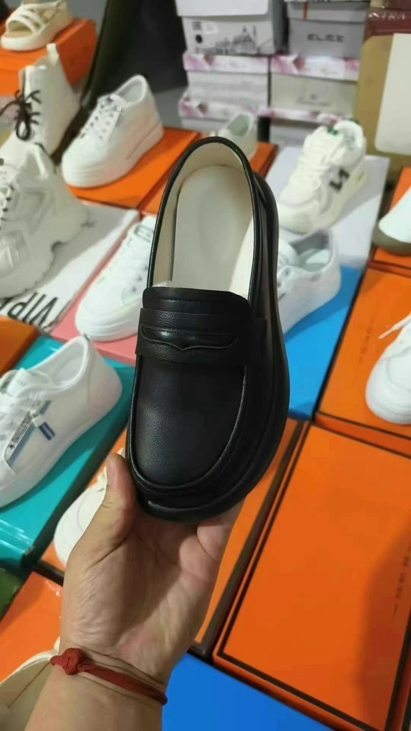 杂款尾货清仓处理3500双，清货10几块，需要来订