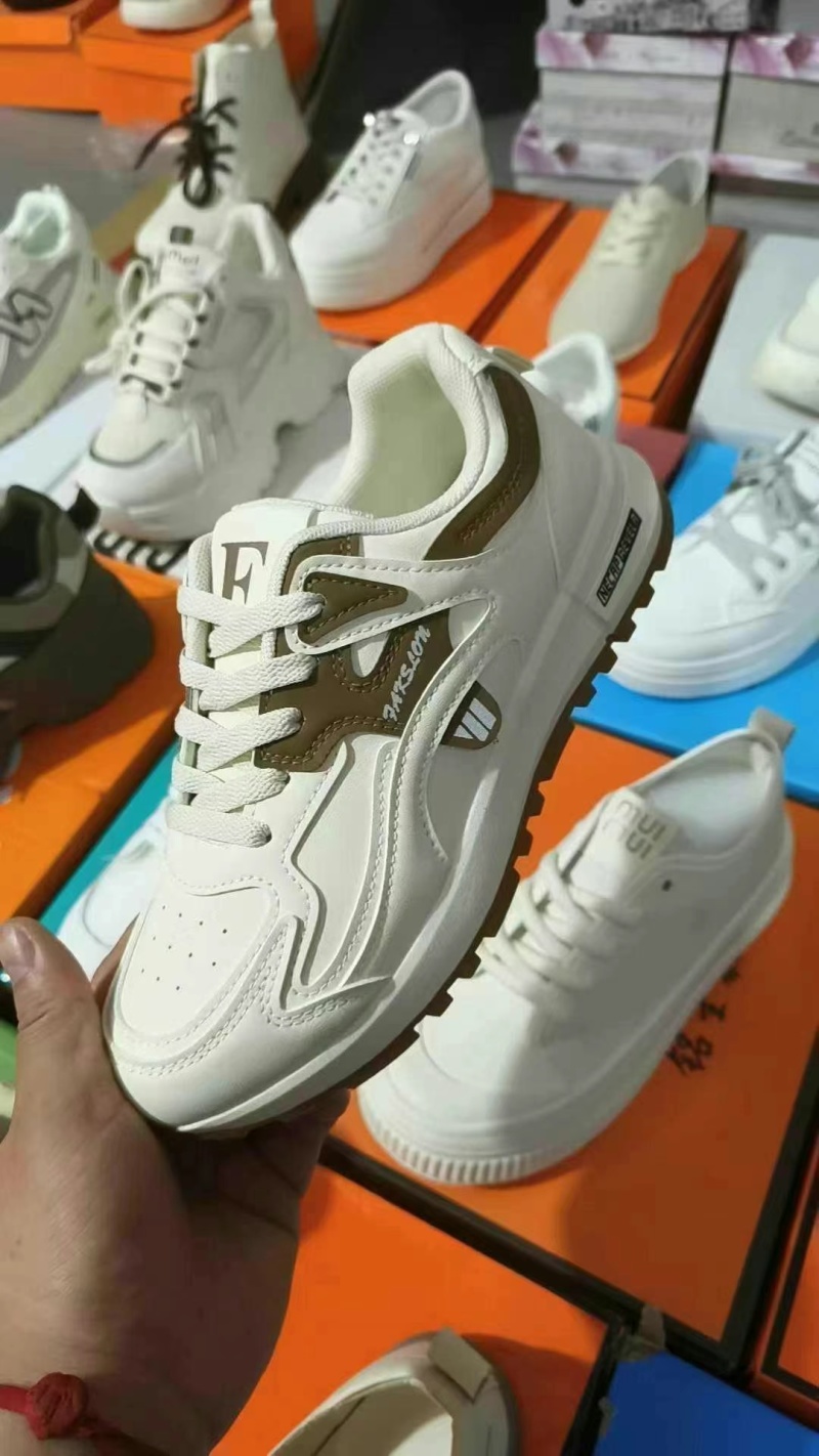 杂款尾货清仓处理3500双，清货10几块，需要来订