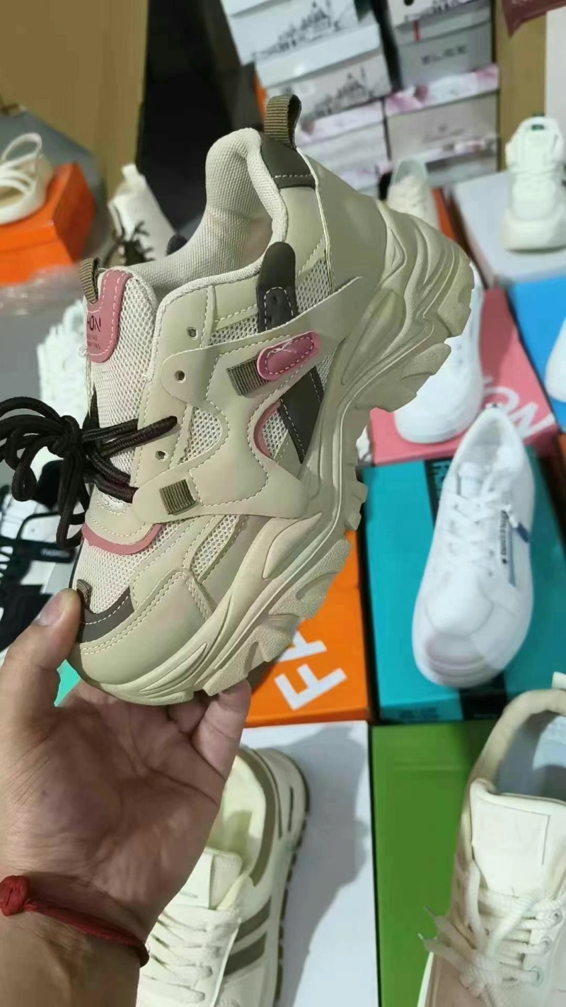 杂款尾货清仓处理3500双，清货10几块，需要来订