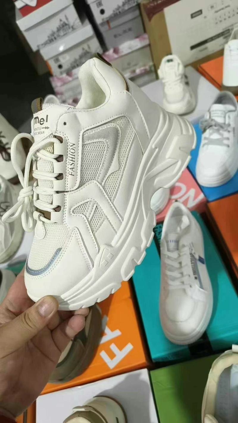 杂款尾货清仓处理3500双，清货10几块，需要来订