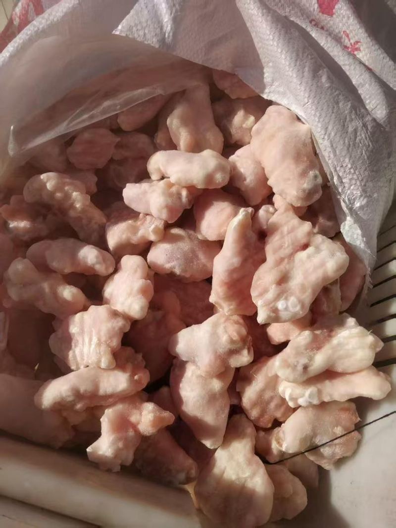 鸡翅根b根现货肉质饱满两种现货几吨明码实价出售！