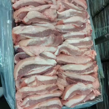 母猪精修去淋巴槽头，两遍人工剔除杂质新开检疫