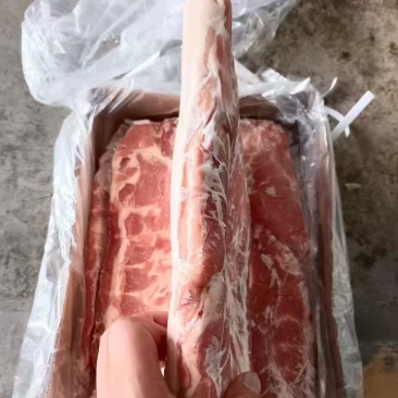 温州精品公猪肉后腿肉：2万2，一顿。净重25kg一包。