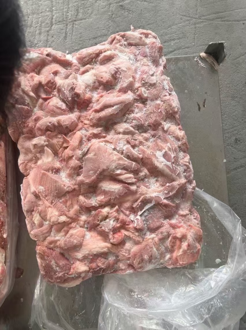 猪碎肉.正一九。正二八。正37适合做饺子馅。腊肉厂老板。
